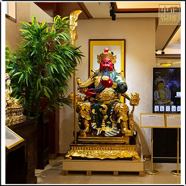 室內(nèi)鎏金關公銅像.jpg